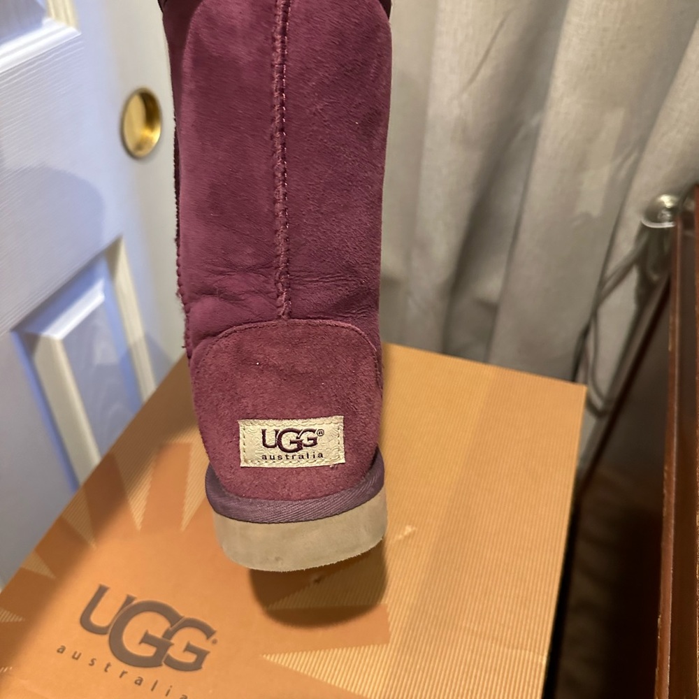 UGGS Boots Size 7 - Picture 3 of 6